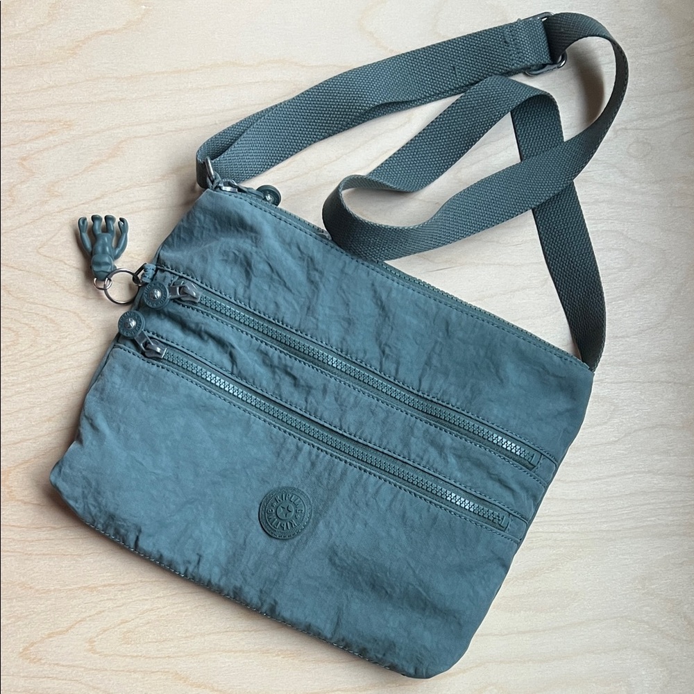 Stylish Alvar Kipling blue-green Crossbody Bag